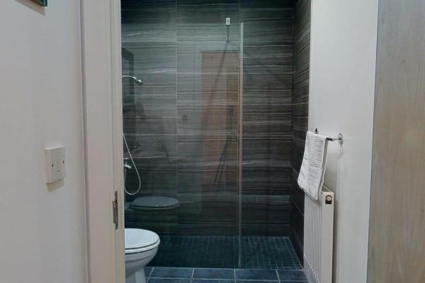 Zdjęcie 5: Charming & Spacious House With FREE PARKING