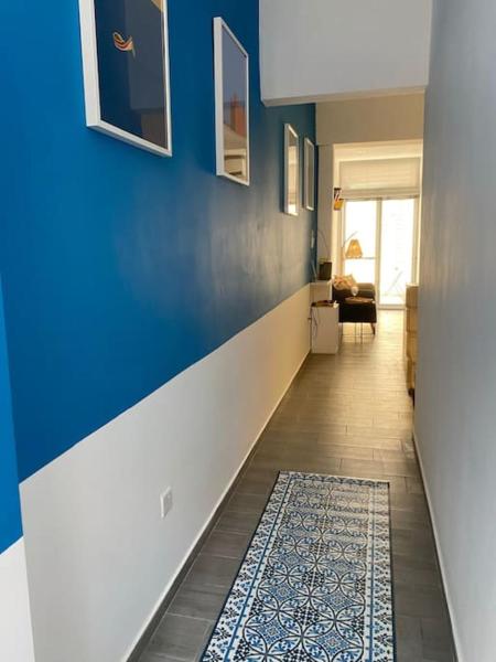 Nina, A Centrally Located Summery Studio Apartment - Pembroke, Malta