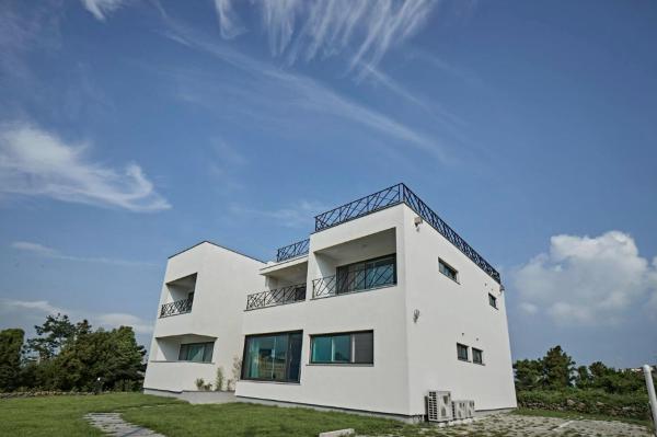 A la foto es mostra l'objecte Ara Stay Pension situat a la ciutat de Jeju.