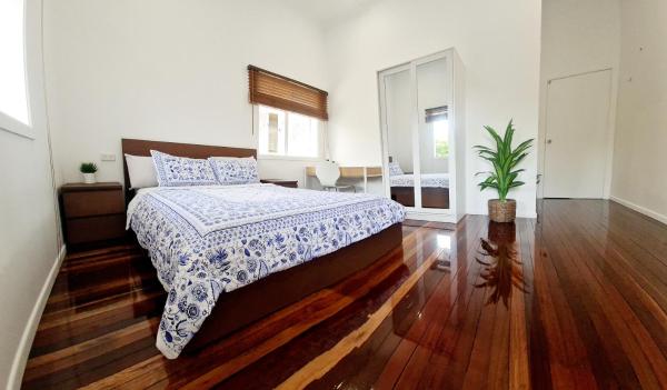 På billedet ses objektet 2 Bedroom Unit in Maryborough CBD, Furnished beliggende i byen Boonooroo.