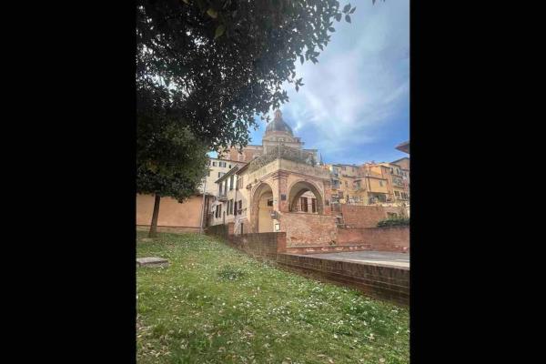 På billedet ses objektet Nel cuore della città beliggende i byen Siena.