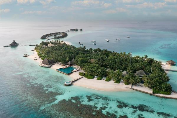 The photo shows the Huvafen Fushi Maldives located in the city of Reethi Rah.