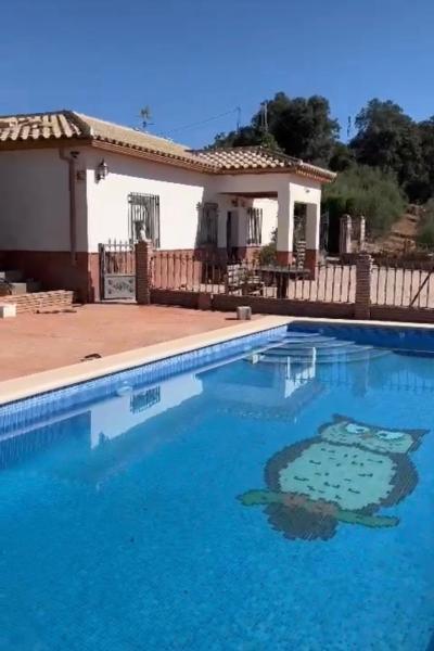 A la foto es mostra l'objecte Cortijo La Solana Montefrío situat a la ciutat de Montefrío.