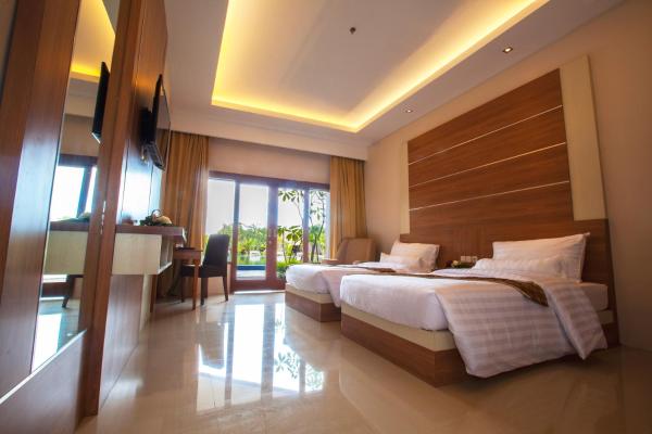 写真にはCibitung市にあるGRAND MULYA HOTEL BOGORが写っています。