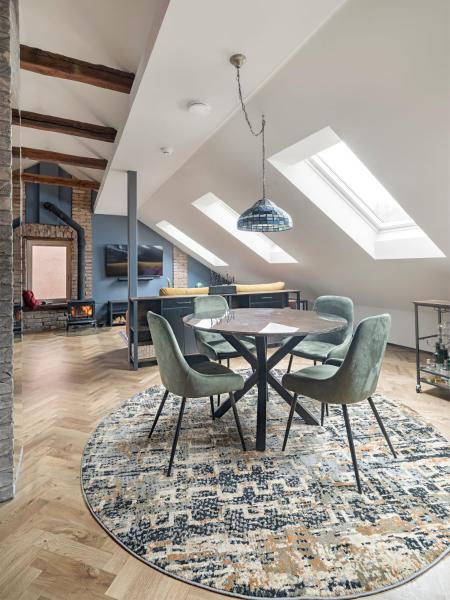 A la foto es mostra l'objecte Cozy Penthouse situat a la ciutat de Vílnius.