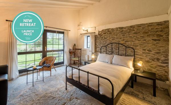 The photo shows the Ventry Farm - The Parlour Cottage by Trident Holiday Homes located in the city of Ventry.