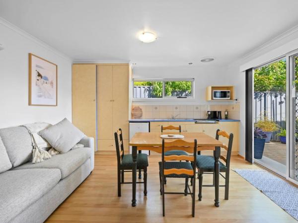 The photo shows the Kalisti Suites - Paros Suite located in the city of Shell Islands.