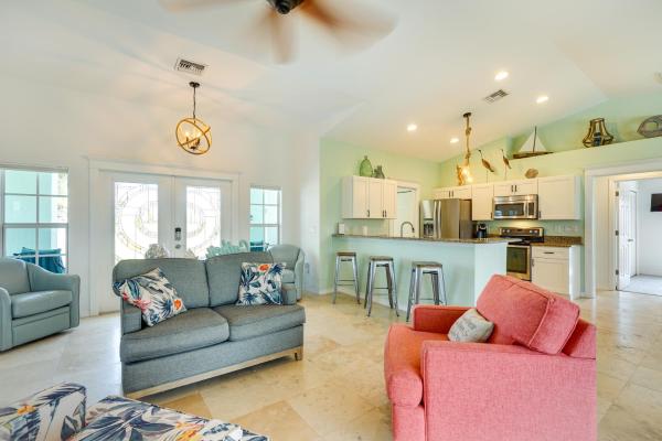Φωτογραφία 5: Pool with Waterfall Colorful Cape Coral Gem!