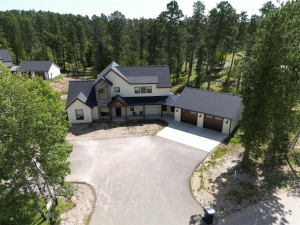 På bildet vises objektet The Juniper - Hot tub som ligger i byen Lead.