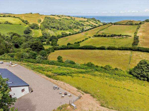 Nella foto è visibile l'oggetto Hillsview - 4 berth renovated barn conversion situato nella città di Combe Martin.