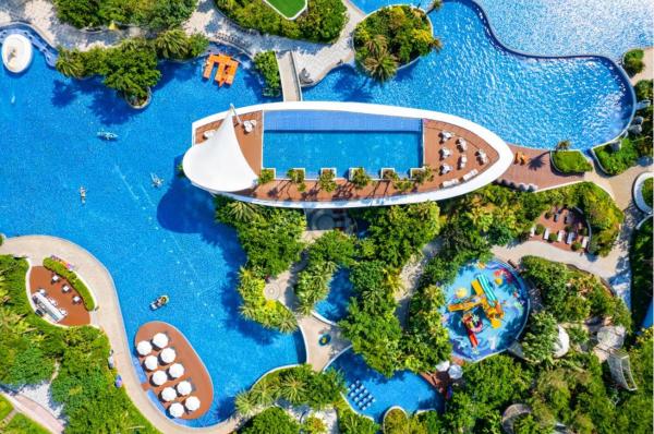 På billedet ses objektet Dusit Thani Shuangyue Bay Resort Huizhou beliggende i byen Pinghai.