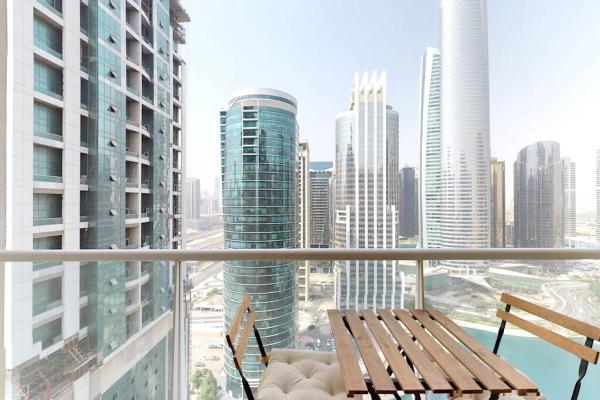A la foto es mostra l'objecte Earthy & Sharp - Studio with Lake View - JLT situat a la ciutat de Dubai.