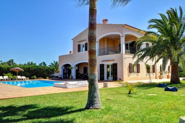 A la foto es mostra l'objecte Villa Gatona situat a la ciutat de Cala Ferrera.