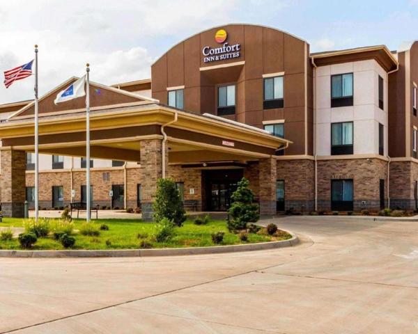 Na fotografii je vidět objekt Comfort Inn & Suites Alva nacházející se ve městě Alva.
