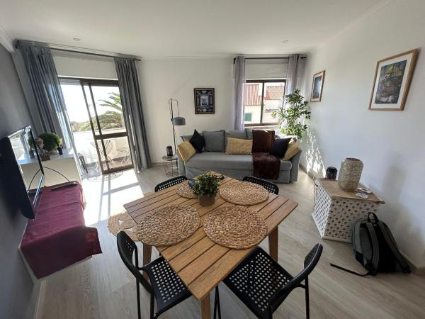 写真にはEstrada市にあるMAR & SAL APARTMENTが写っています。