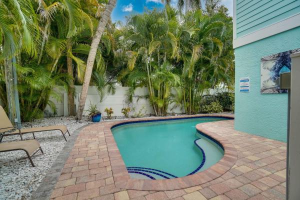 Key West Style Oasis On Anna Maria Island - Holmes Beach, FL