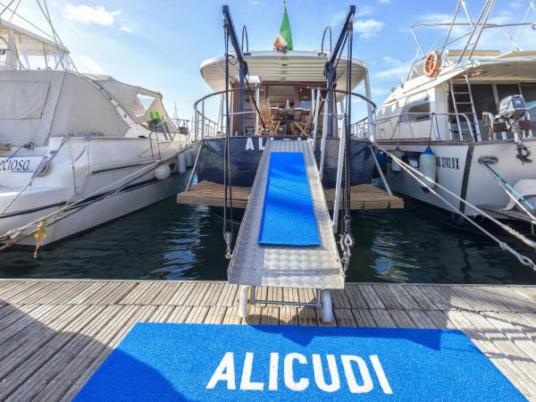 写真にはアルゲーロ市にあるHoliday Home Alicudi by Interhomeが写っています。