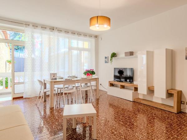 Na zdjęciu widoczny jest obiekt Apartment Dani by Interhome położony w mieście Maderno.