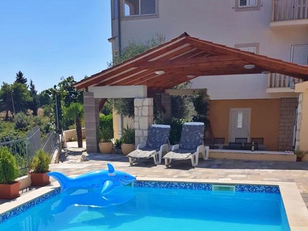 På billedet ses objektet Holiday Home Meri by Interhome beliggende i byen Seget Donji.