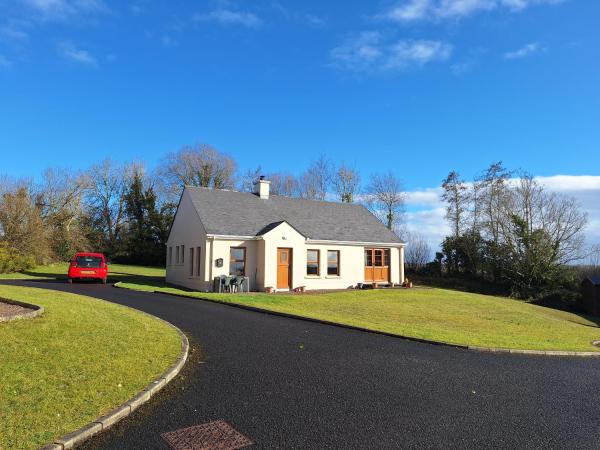 A la foto es mostra l'objecte Beautiful Lakeside Holiday Home (6 Portinode Cottages) situat a la ciutat de Ederny.