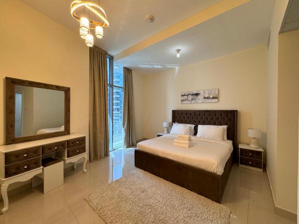 På billedet ses objektet Luxury apartment 3 beds Marina view beliggende i byen Dubai.