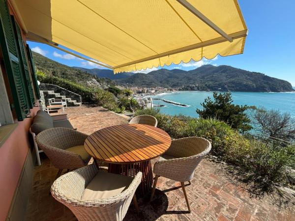 På billedet ses objektet Villa Marta beliggende i byen Levanto.