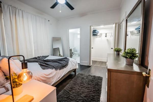 På billedet ses objektet Humble Bungalow 3 Miles DT beliggende i byen Atlanta.