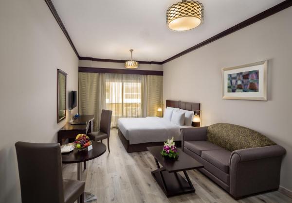 A la foto es mostra l'objecte Savoy Crest Hotel Apartments situat a la ciutat de Dubai.