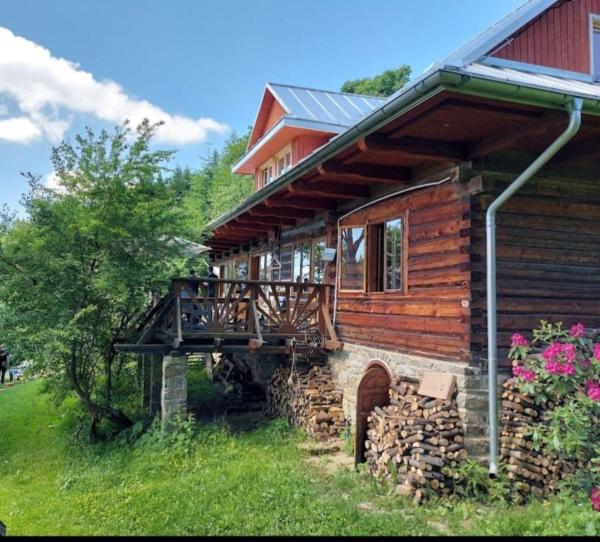 Foto 2: Chałupa z widokiem w górach