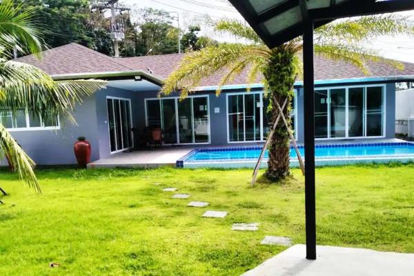 På billedet ses objektet 3 Bedrooms Pool Villa in Kamala beliggende i byen Ban Nakhale.