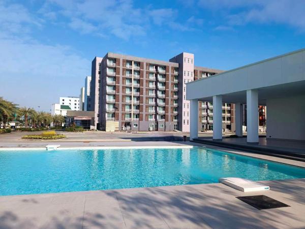 Na zdjęciu widoczny jest obiekt TM Land Hotel położony w mieście Ban Khom.