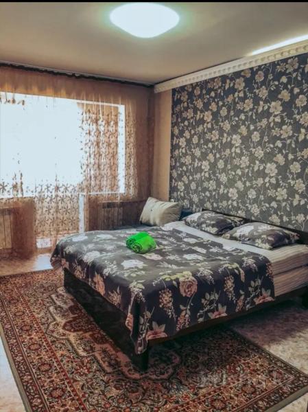På bildet vises objektet Двухкомнатная 37 квартира в спальном районе som ligger i byen Birgulyuk.