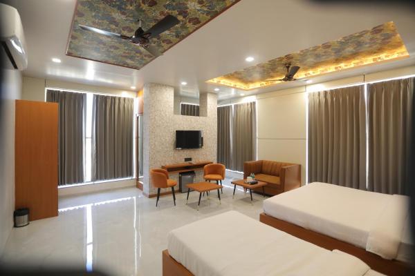 Nella foto è visibile l'oggetto Hotel Pride Of Chittor situato nella città di Arnoda.