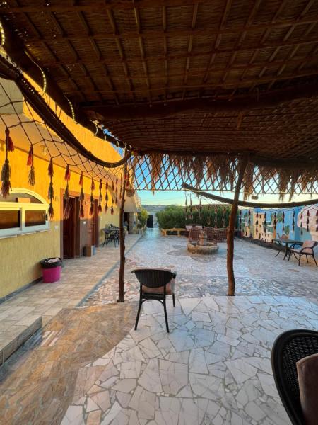 A la foto es mostra l'objecte Oasis Camp situat a la ciutat de Mandīshah.