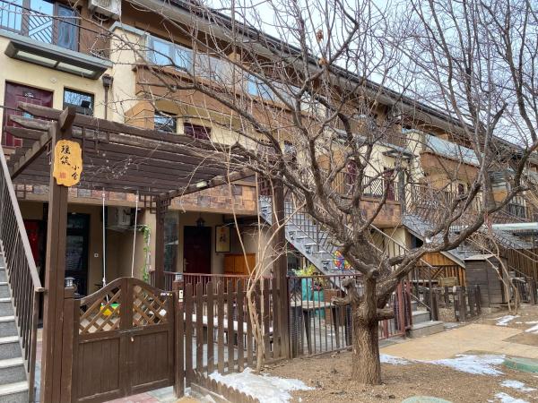 Na fotografii je vidět objekt 古北水镇瑶筑小舍Gubei Shui Town Yaozhu Little Guest House nacházející se ve městě Simataicun.