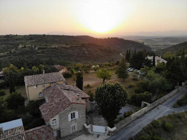 Maison Avec Jardin à Villeneuve-de-berg, Piscine Partagée - Ardèche