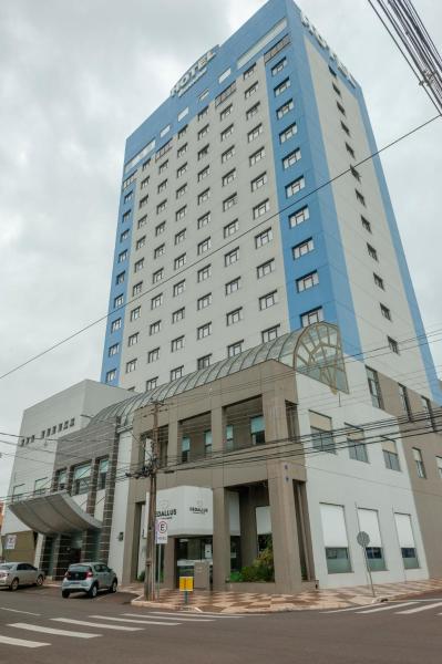 写真にはReis市にあるHotel Executive Arapongasが写っています。