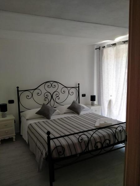 På billedet ses objektet La Casa nel Borgo beliggende i byen Ameglia.