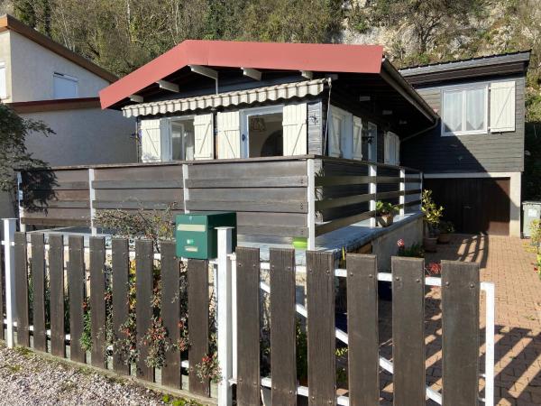 På billedet ses objektet Chalet au bord de l eau beliggende i byen Éclans.