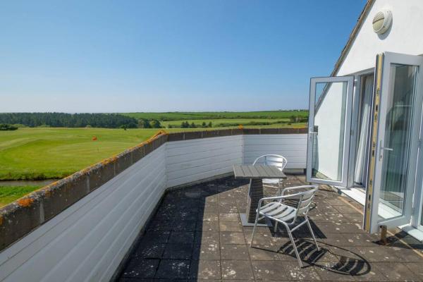 A la foto es mostra l'objecte Flat 1 Mawgan Porth Golf Club situat a la ciutat de Saint Eval.