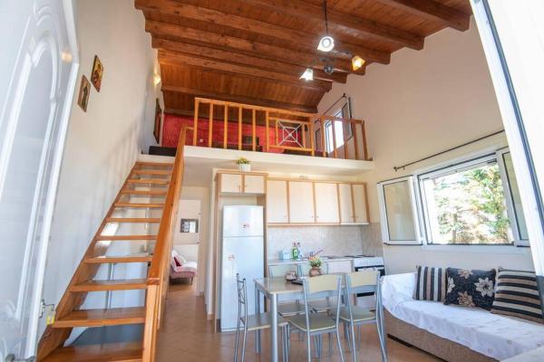 På bilden syns objektet Olympia's Sea Resort 1 som ligger i staden Mourteri.