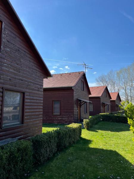 Na zdjęciu widoczny jest obiekt Nimród apartman położony w mieście Ňárad.