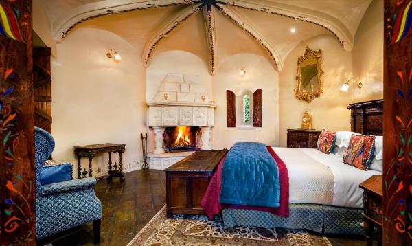 The photo shows the Castle Keep B&B in the Tower. located in the city of Summertown.