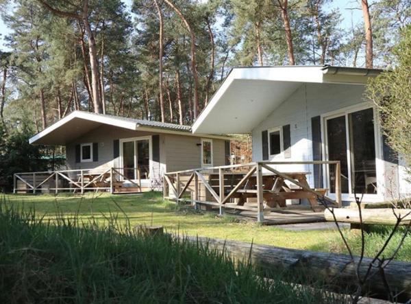 A la foto es mostra l'objecte Boslodge XL situat a la ciutat de Alphen.