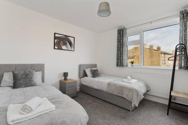 A la foto es mostra l'objecte Spacious 5-bed House Private Parking situat a la ciutat de Kelham.