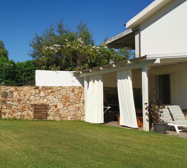 La photo montre l'objet Green House situé dans la ville de Siniscola.