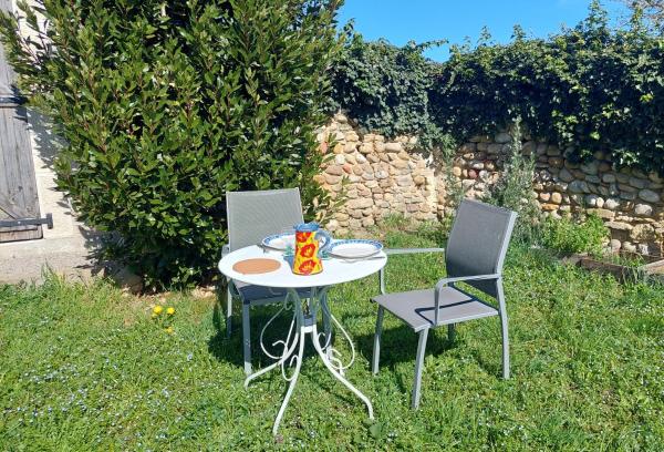 På billedet ses objektet Gîte La Canopée au cœur de la campagne face au Vercors beliggende i byen Cras.
