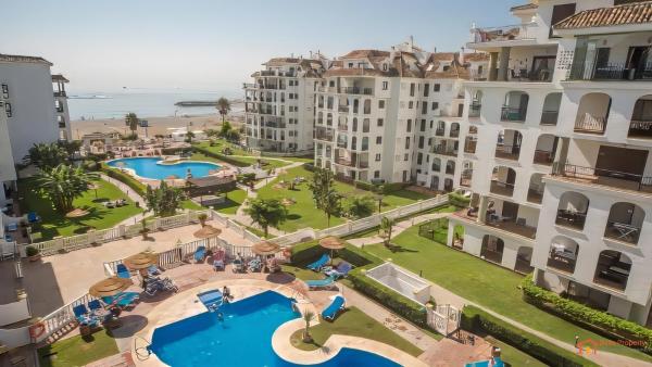 A la foto es mostra l'objecte Marina De La Duquesa situat a la ciutat de Manilva.