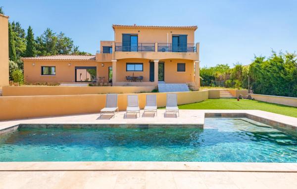 A la foto es mostra l'objecte Awesome Home In Arles situat a la ciutat de Arles.