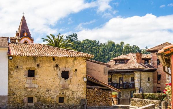A la foto es mostra l'objecte LA FUENTONA situat a la ciutat de Muñorrodero.